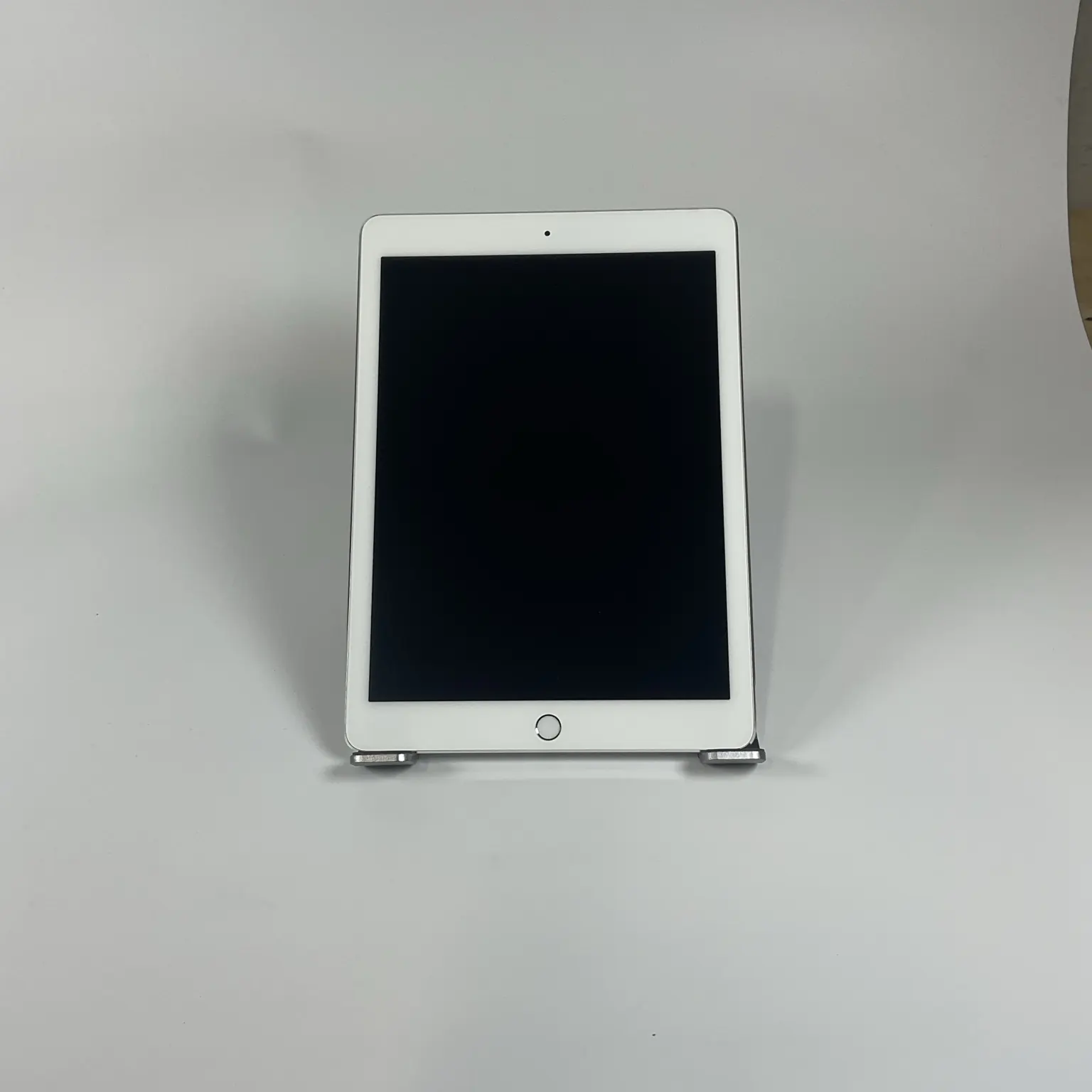 ipads with issues – qty: 320 – #so 10630